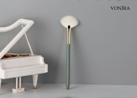 Vonira Custom Wholesale Natural White Goat Hair Fan Highlighter Brush с сервисом частного лейбла